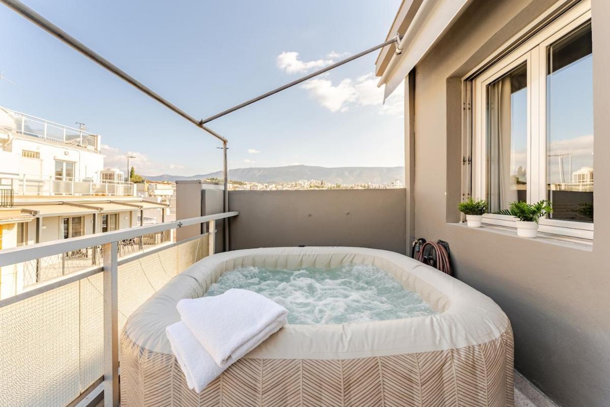 Lovely Apt W/Heated Jacuzzi &Full Acropolis View Athens Exterior photo