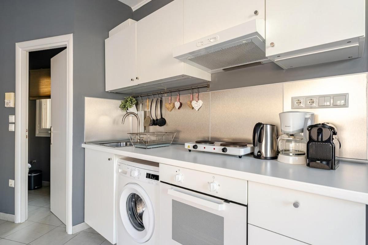 Lovely Apt W/Heated Jacuzzi &Full Acropolis View Athens Exterior photo